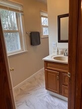 4 Princeton Ave, Unit 4 Princeton Avenue in Easthampton, MA - Foto de edificio - Building Photo