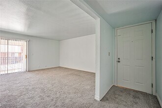 5240 Indian River Dr in Las Vegas, NV - Building Photo - Building Photo