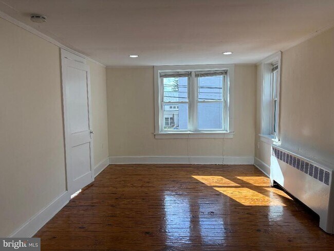 24 N Union St in Lambertville, NJ - Building Photo - Building Photo