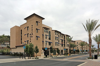 Paseo Pointe in Vista, CA - Foto de edificio - Building Photo