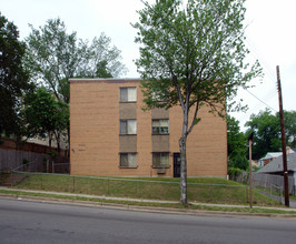 608 44th St NE in Washington, DC - Foto de edificio - Building Photo