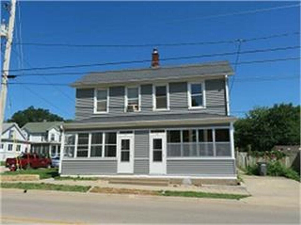 93 Kaufmann Ave in Dubuque, IA - Building Photo