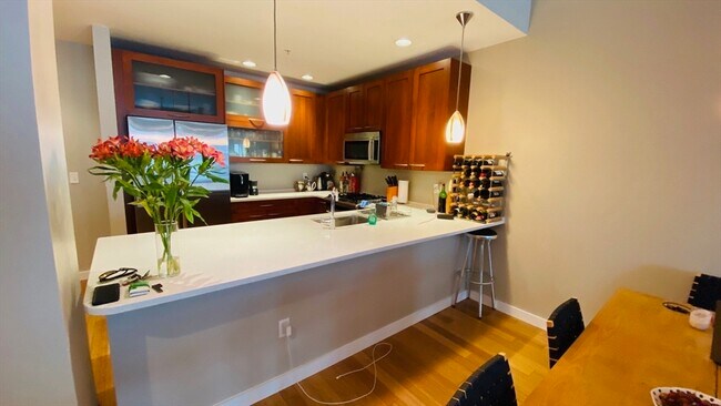 150 Dorchester Ave, Unit 504 in Boston, MA - Building Photo - Building Photo
