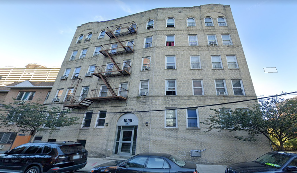 1090 Dr Martin L King Jr Blvd in Bronx, NY - Building Photo