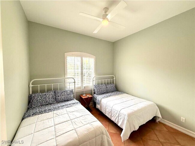 2659 Bolero Dr in Naples, FL - Building Photo - Building Photo