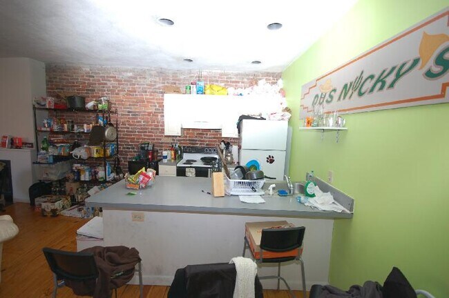 610 Columbus Ave, Unit 7 in Boston, MA - Foto de edificio - Building Photo