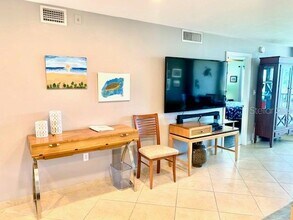 8630 Midnight Pass Rd in Sarasota, FL - Building Photo - Building Photo
