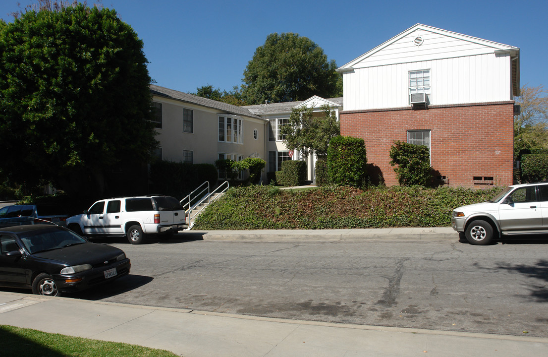 1801 Tamerlane Dr in Glendale, CA - Foto de edificio