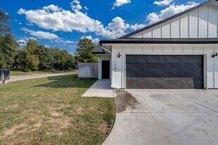 192 S Anna St in Wichita, KS - Building Photo