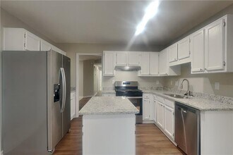 2080 Bankston Cir in Snellville, GA - Building Photo - Building Photo