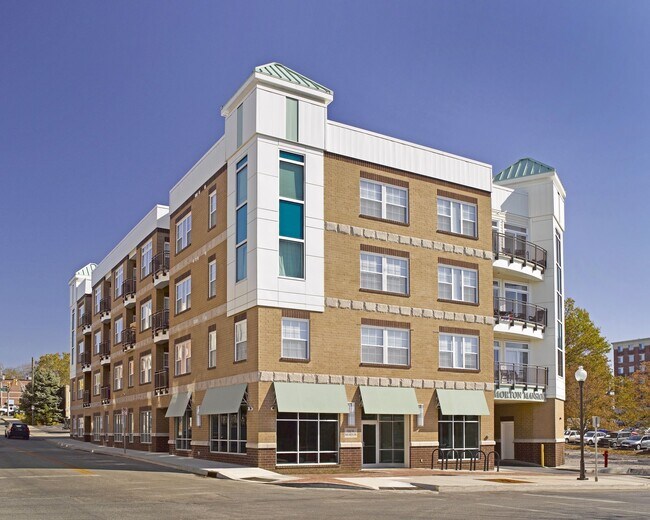 Morton Mansions in Bloomington, IN - Foto de edificio - Building Photo
