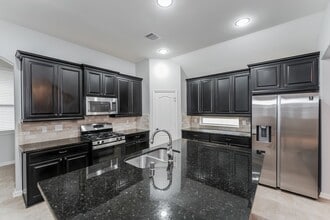 6522 Hunters Creek Ln in Baytown, TX - Building Photo - Building Photo