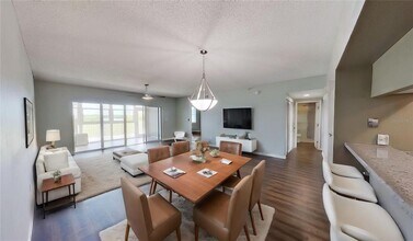 6495 Shoreline Dr in St. Petersburg, FL - Building Photo - Building Photo