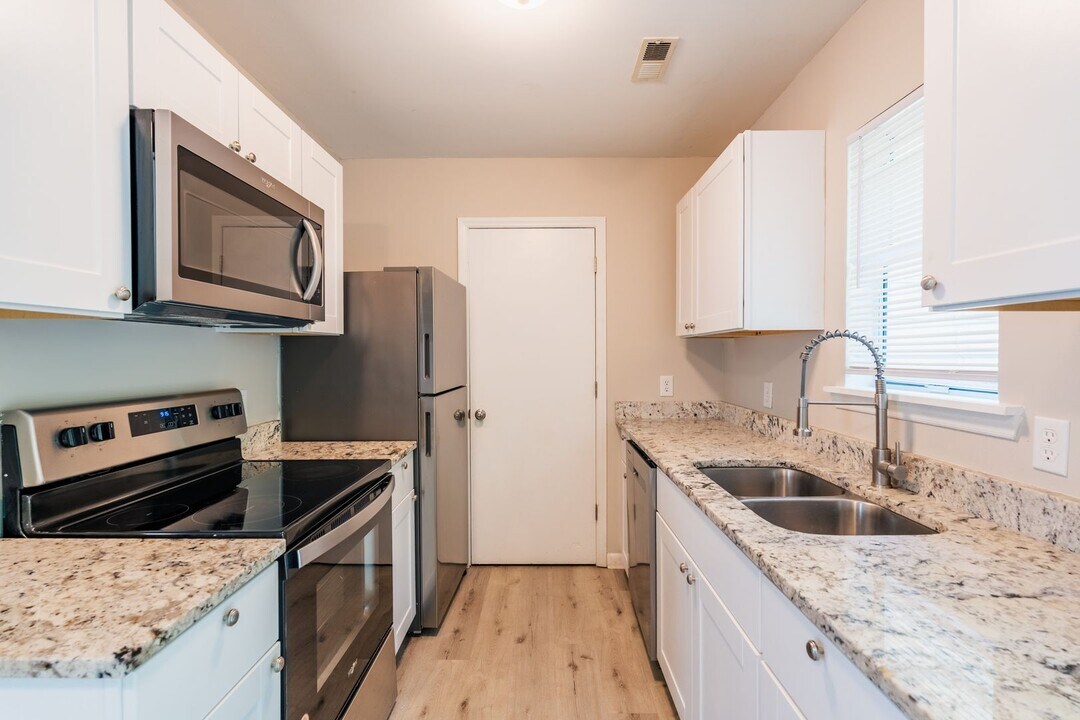 623 Hilltop Dr in Raleigh, NC - Building Photo