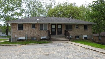 4818 NW Homestead Terrace in Riverside, MO - Building Photo