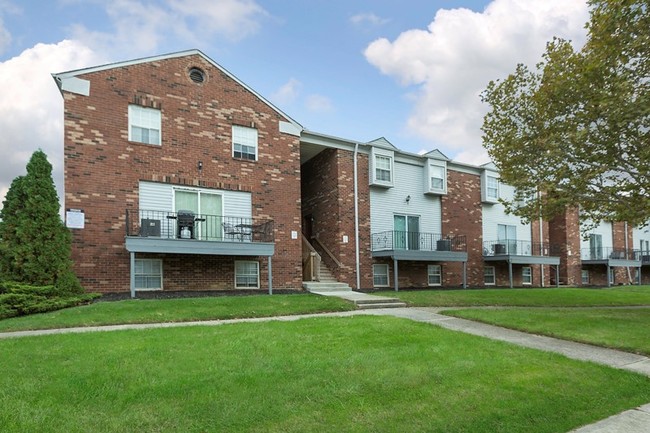 Lincoln Village in Columbus, OH - Foto de edificio - Building Photo