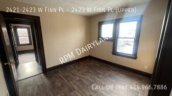 2421-2423-2423 W Finn Pl in Milwaukee, WI - Building Photo