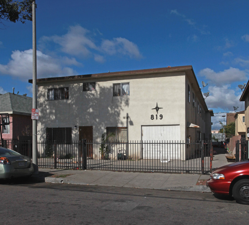 819 E 27th St in Los Angeles, CA - Building Photo