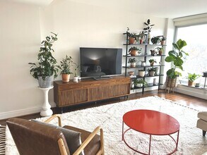 800 4th St SW, Unit S702 in Washington, DC - Building Photo - Building Photo