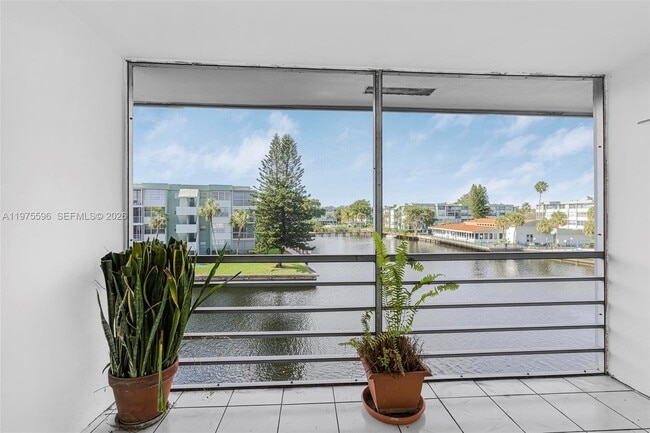 2775 Taft St in Hollywood, FL - Building Photo - Building Photo