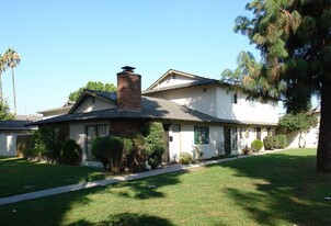 619 W Provential Dr in Anaheim, CA - Building Photo