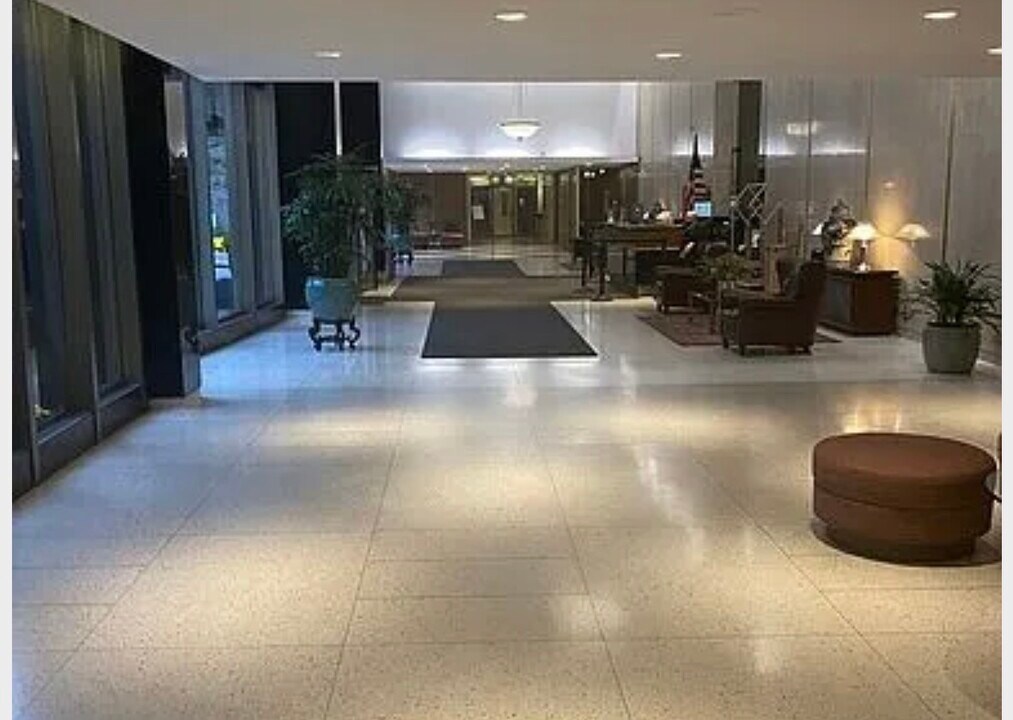 5701 N Sheridan Rd, Unit 5S in Chicago, IL - Foto de edificio