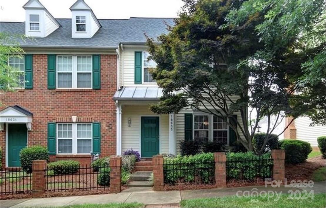 18635 Oakhurst Blvd in Cornelius, NC - Building Photo