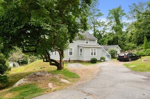 274 Bloomingdale Rd in Waterford, CT - Building Photo