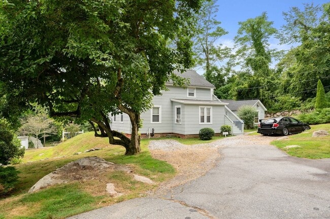 property at 274 Bloomingdale Rd
