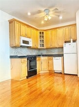 218 Newark Ave in Jersey City, NJ - Building Photo - Building Photo