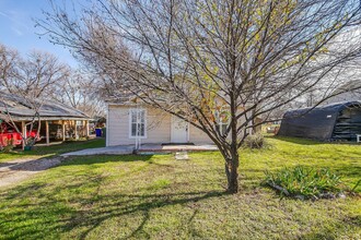 691 Meadow Park Dr in White Settlement, TX - Building Photo - Building Photo