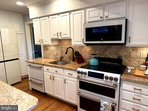 6203 Franconia Forest Ct in Alexandria, VA - Building Photo - Building Photo