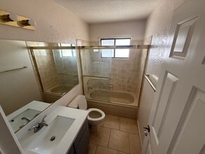 1409 Santa Margarita St, Unit F in Las Vegas, NV - Building Photo - Building Photo