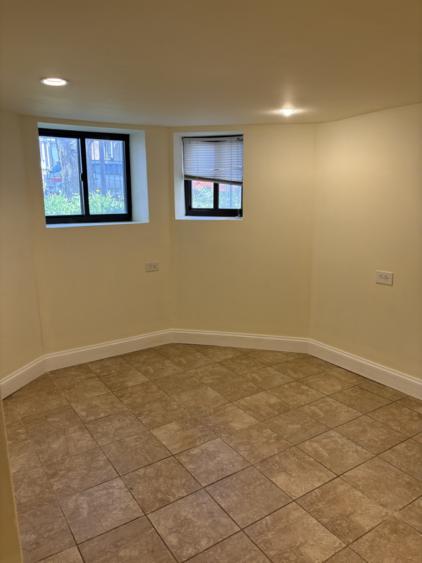 property at 1911 S Troy St