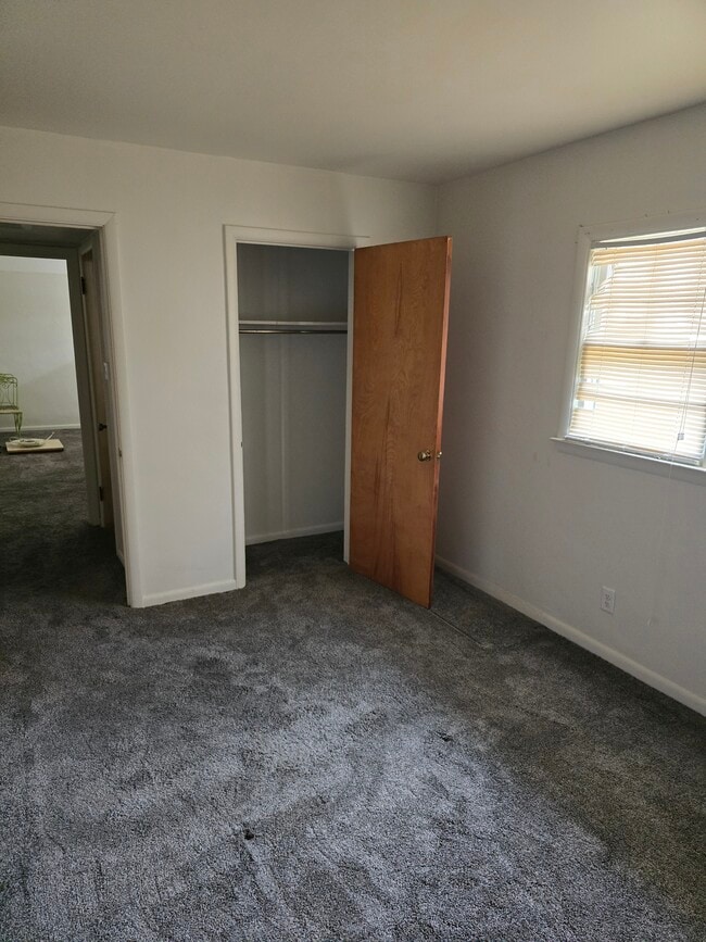 323 Cherokee Ln in Jackson, MI - Building Photo - Building Photo