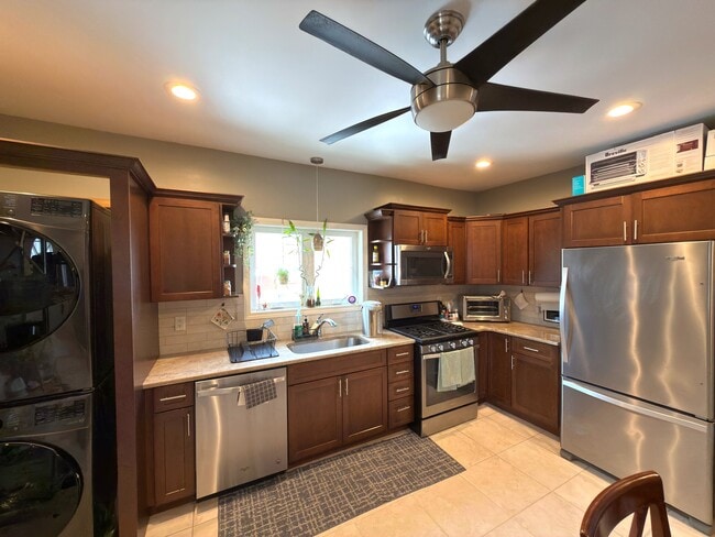 9 Amaranth Ave, Unit 1 in Medford, MA - Foto de edificio - Building Photo