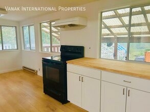 43742 Watkins Rd in Mission, BC - Building Photo - Building Photo