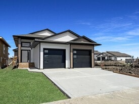 10206-10128 128 Ave in Grande Prairie, AB - Building Photo