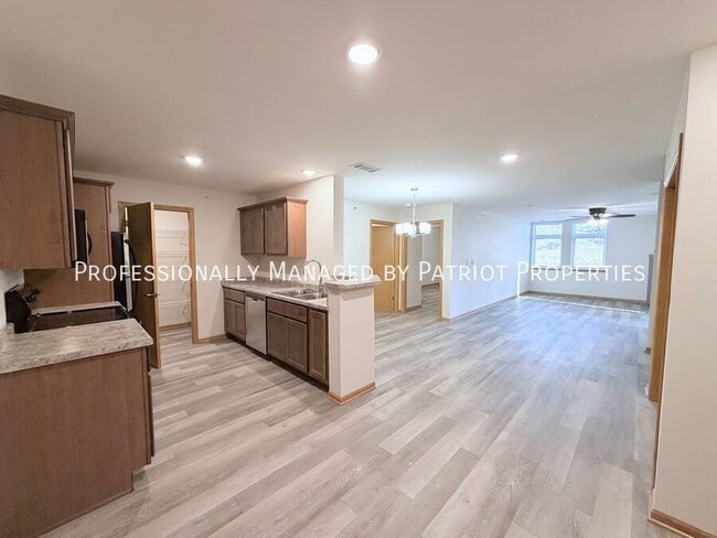 8206 Starr Grass Dr in Madison, WI - Foto de edificio - Building Photo