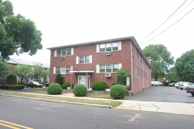 322 E Elizabeth Ave in Linden, NJ - Building Photo - Building Photo