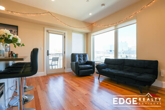 9 Glencoe St, Unit 4 in Boston, MA - Foto de edificio - Building Photo