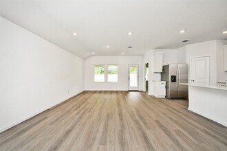 27458 Serene Pne Dr in Stagecoach, TX - Building Photo - Building Photo