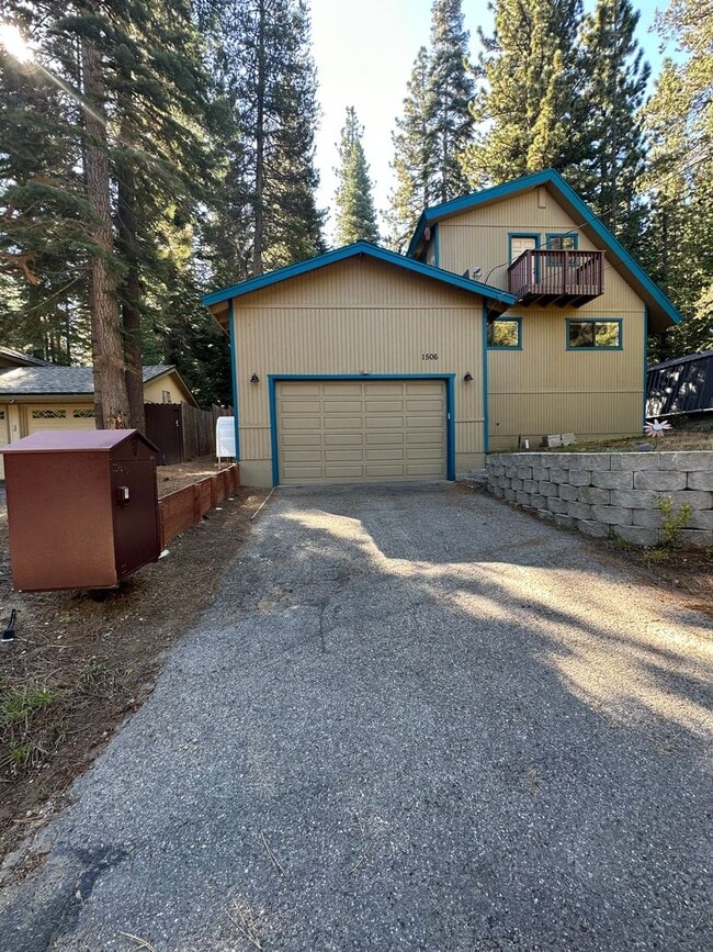 1506 Ojibwa St in South Lake Tahoe, CA - Building Photo - Building Photo