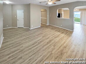 312 Hummingbird Dr in New Braunfels, TX - Building Photo - Building Photo