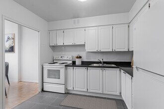 4383 Bathurst Street in Toronto, ON - Building Photo - Building Photo