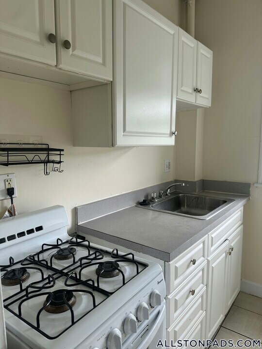 1160 Commonwealth Ave in Boston, MA - Building Photo