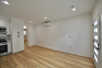 12241 Burbank Blvd in Los Angeles, CA - Building Photo - Building Photo