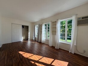 251-251 1/2 N Ivy Ave in Monrovia, CA - Building Photo - Building Photo