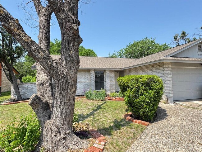 1700 W Mesa Park Dr in Round Rock, TX - Building Photo - Building Photo