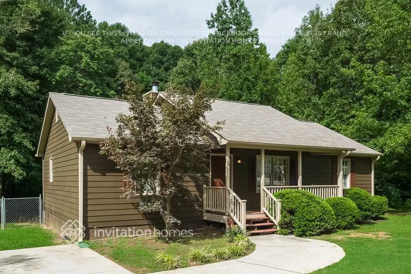 322 Dillon Dr in Douglasville, GA - Building Photo